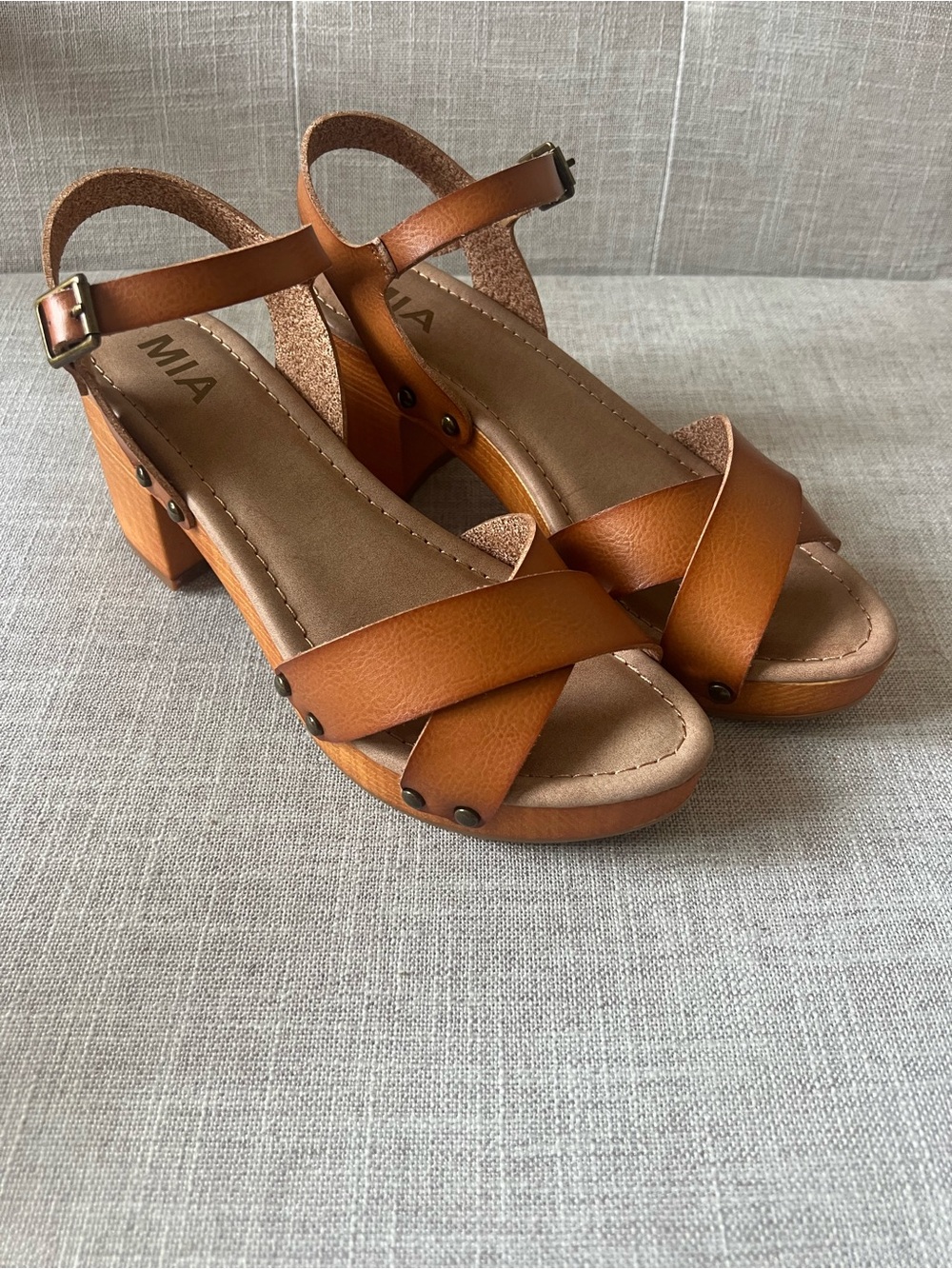 MIA Cognac Tan Crisscross Ankle-Strap block heel Summer Sandals, Size 7, NWT - Picture 3 of 8